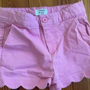 Crown & Ivy Girls size 6 scalloped shorts